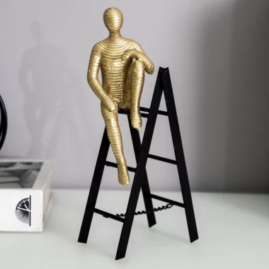Blake Resin Figurine 11×6.5×22.5 cm