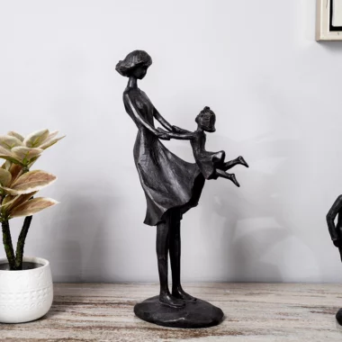 Blake Resin Figurine 21.2×11.8×39.8cm