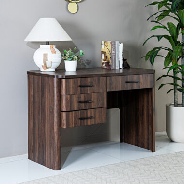 Suzanne Study Desk